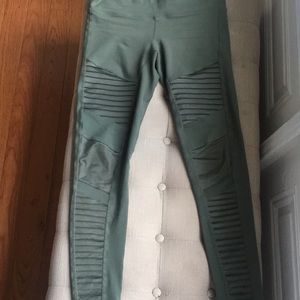 EUC Alo Green Moto Leggings M